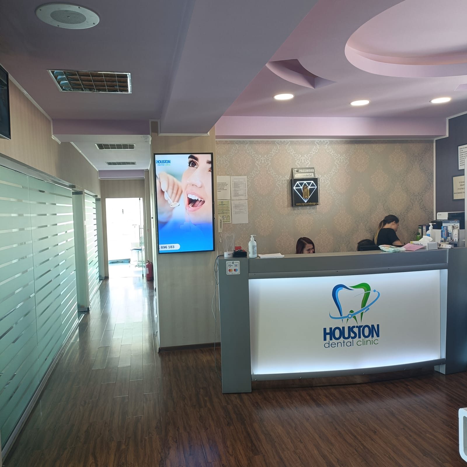 Reteaua-Digitala-Indoor-DOOH-HOUSTON-DENTAL-CLINIC-4
